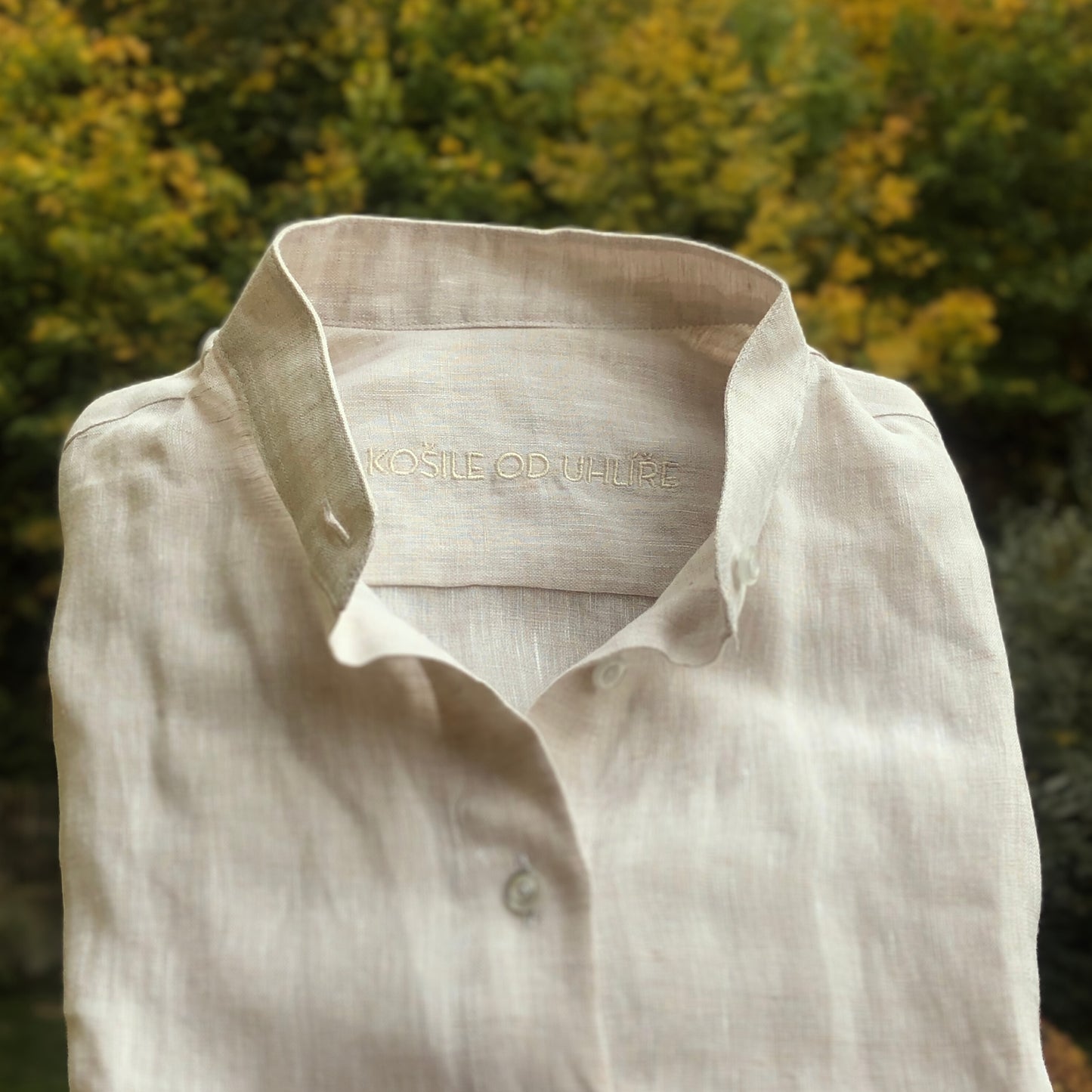 Béžová lněná pánská košile od Uhlíře
