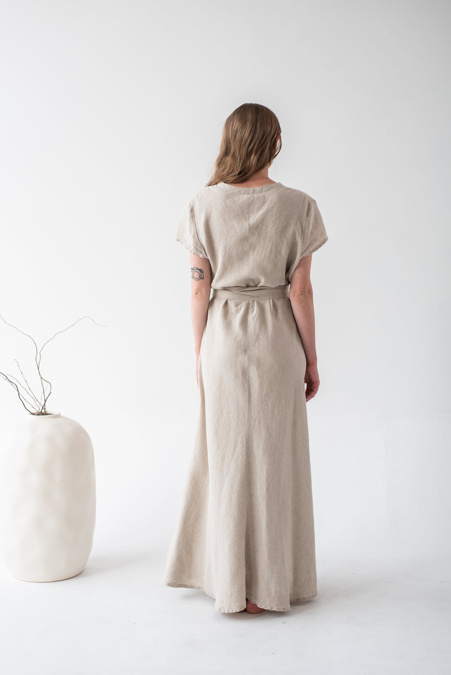 Lněné šaty Liin s páskem a krátkým rukávem