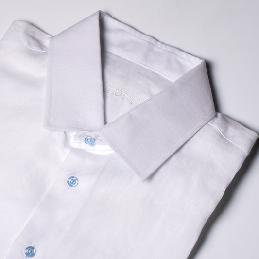 Lněná košile bílá klasický límeček detail